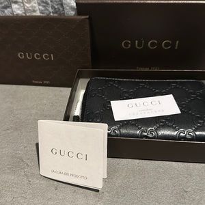 Authentic Gucci card case/wallet the color is dark navy blue almost looks black.